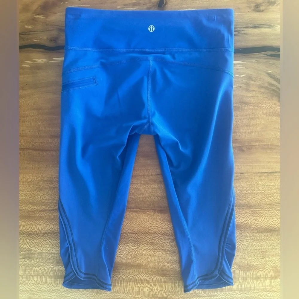 LULULEMON Cropped Blue Leggings
